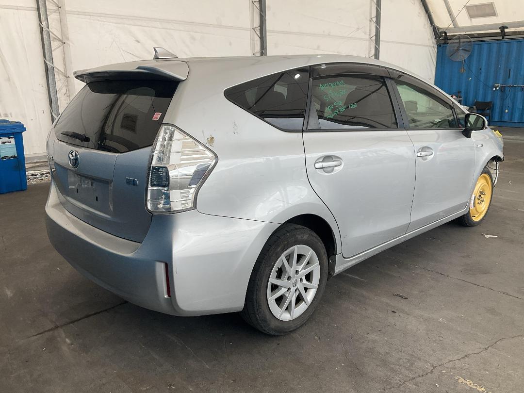 Photo '6' of Toyota Prius Alpha