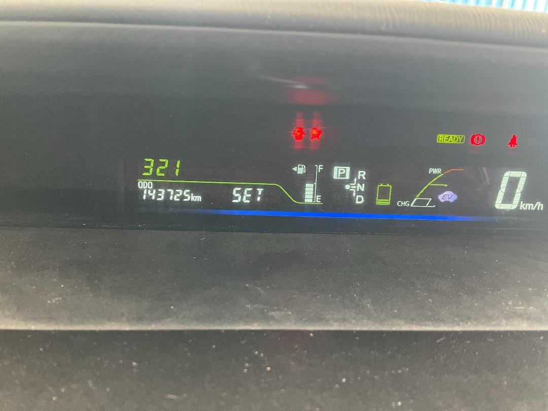 Photo '10' of Toyota Prius Alpha