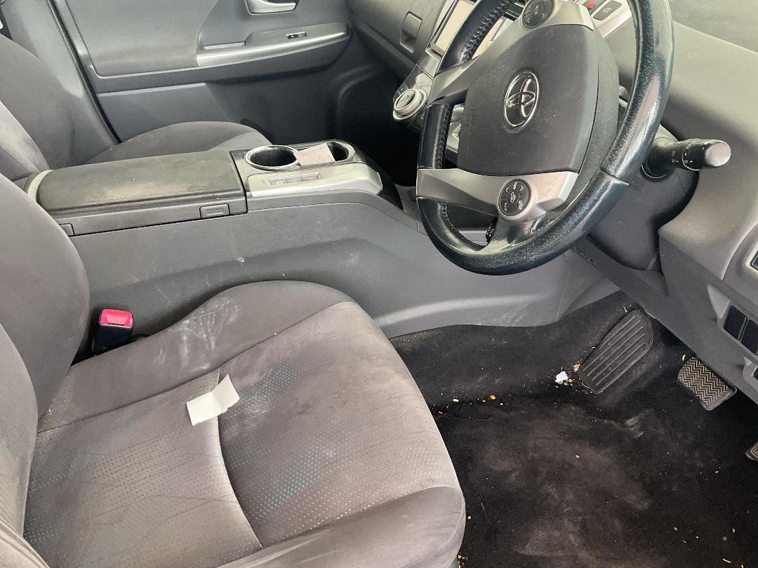 Photo '9' of Toyota Prius Alpha