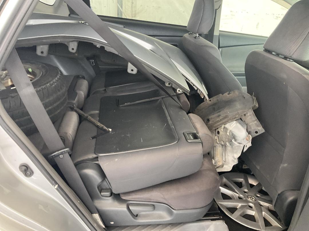 Photo '8' of Toyota Prius Alpha