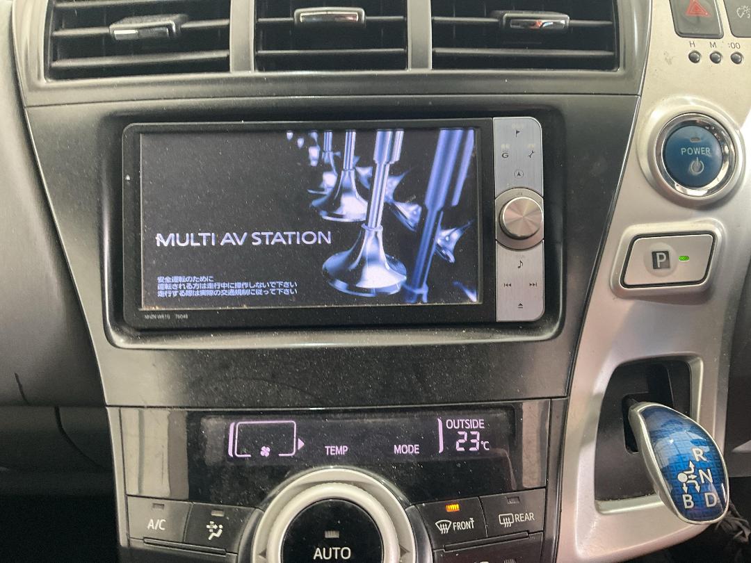 Photo '11' of Toyota Prius Alpha