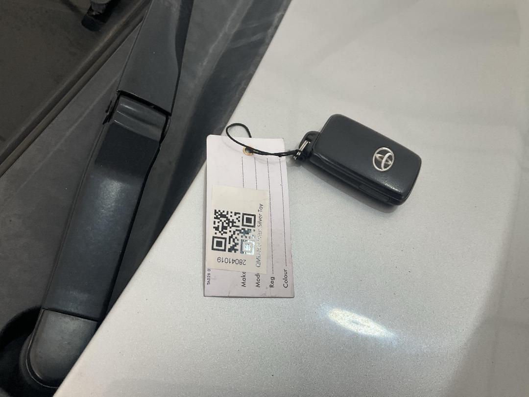 Photo '12' of Toyota Prius Alpha