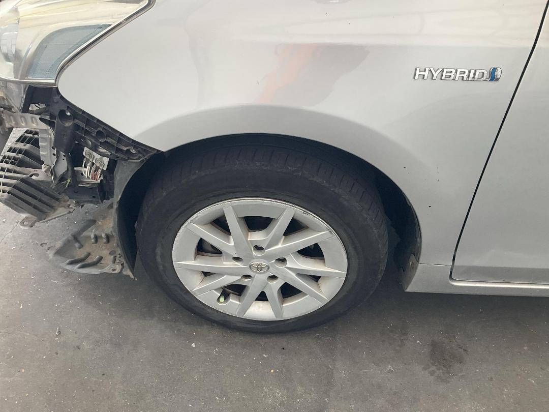 Photo '16' of Toyota Prius Alpha