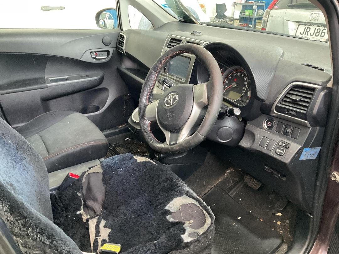 Photo '7' of Toyota Ractis Photo '7' of Toyota Ractis