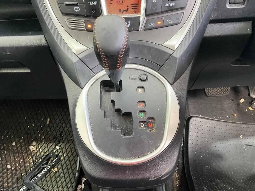 Photo '10' of Toyota Ractis Photo '10' of Toyota Ractis