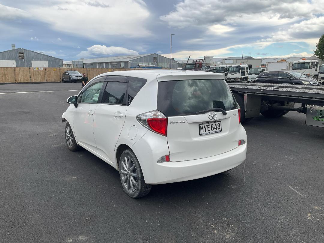 Photo '4' of Toyota Ractis Lepis Photo '4' of Toyota Ractis Lepis