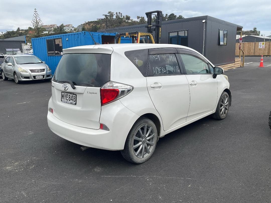 Photo '6' of Toyota Ractis Lepis Photo '6' of Toyota Ractis Lepis