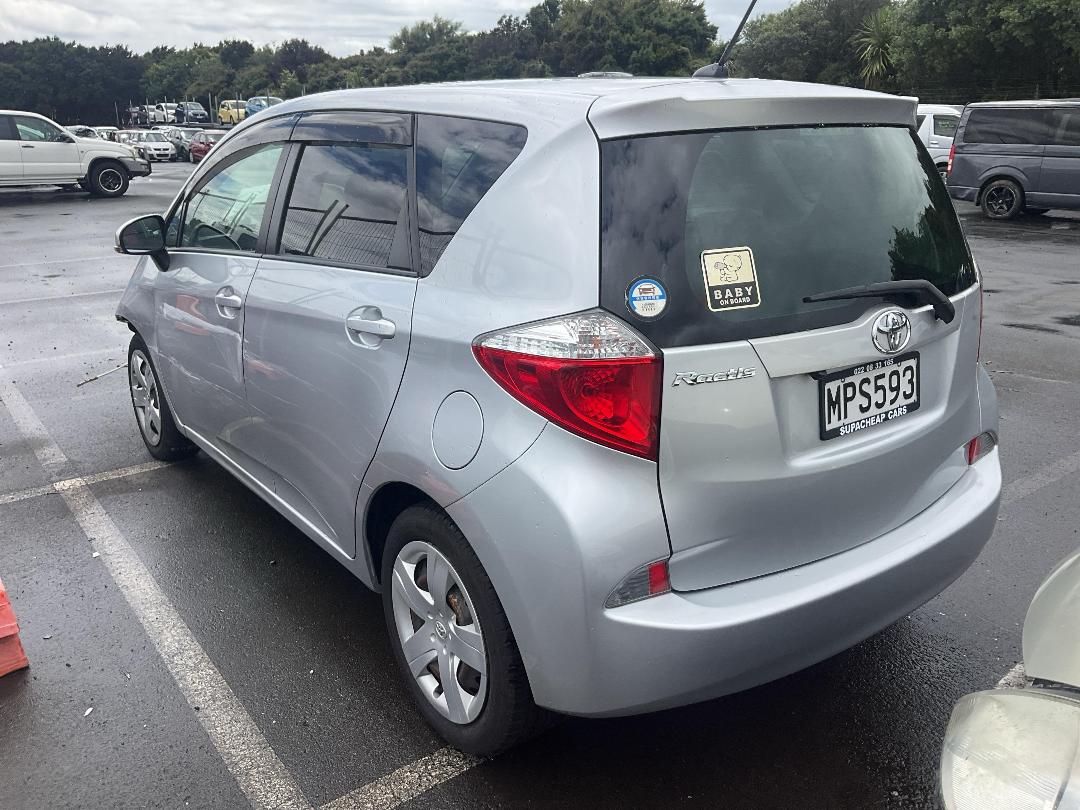 Photo '3' of Toyota Ractis Photo '3' of Toyota Ractis