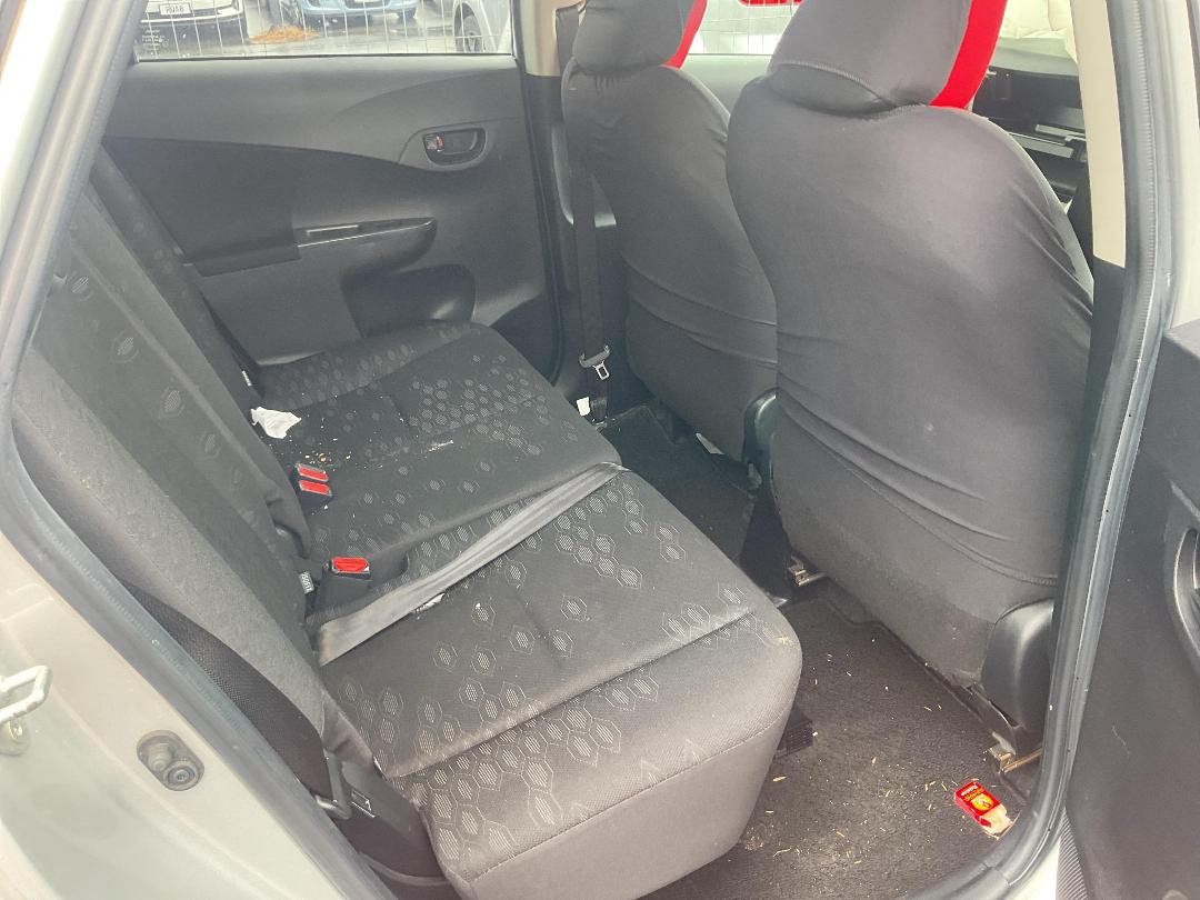 Photo '10' of Toyota Ractis Photo '10' of Toyota Ractis