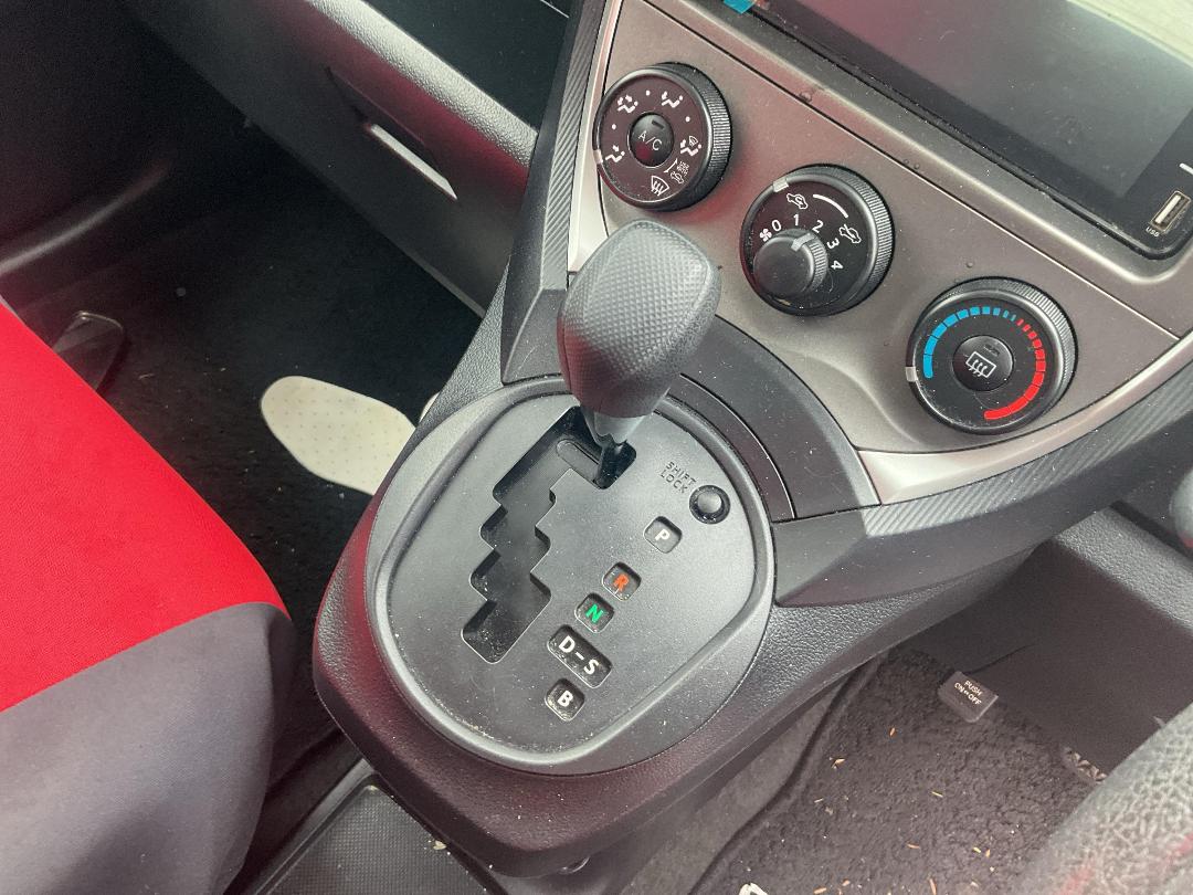 Photo '12' of Toyota Ractis Photo '12' of Toyota Ractis