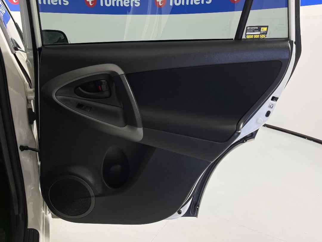 Photo '19' of Toyota Rav4 Photo '19' of Toyota Rav4