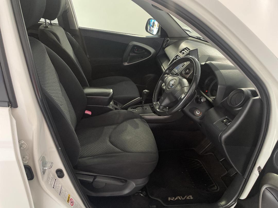 Photo '16' of Toyota Rav4 Photo '16' of Toyota Rav4