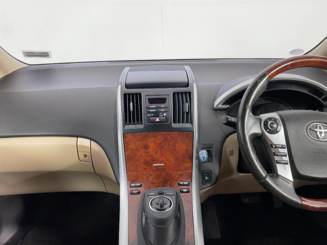 Photo '17' of Toyota SAI Photo '17' of Toyota SAI