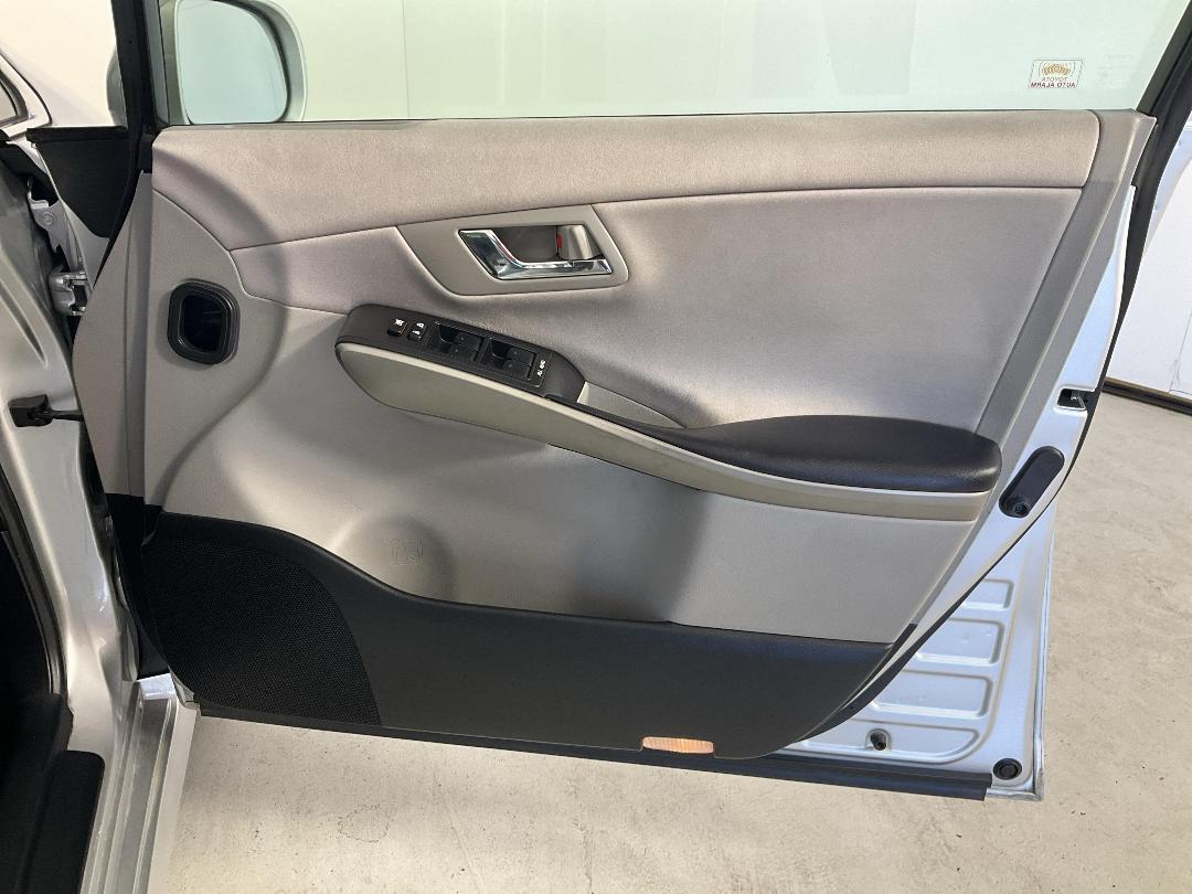 Photo '15' of Toyota SAI Photo '15' of Toyota SAI