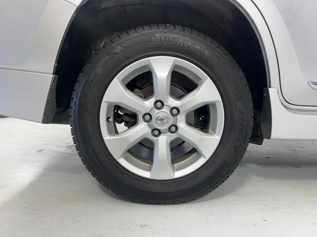 Photo '12' of Toyota Vanguard