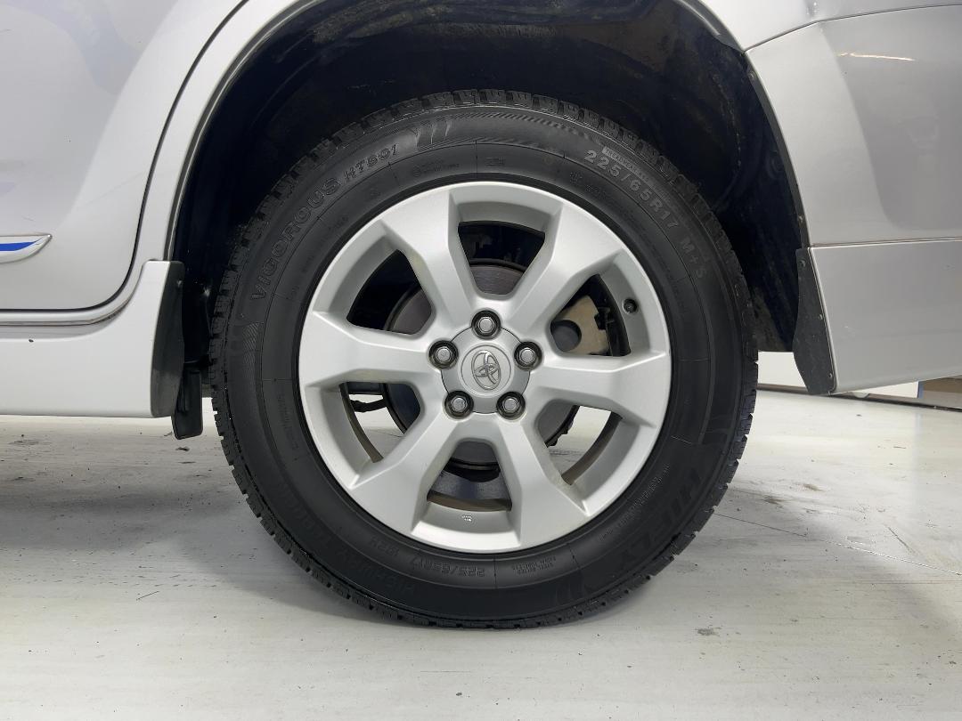 Photo '11' of Toyota Vanguard