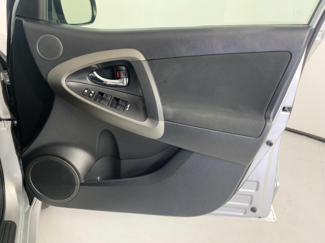 Photo '15' of Toyota Vanguard