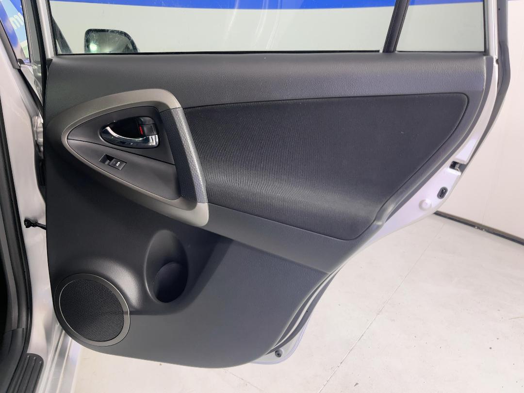 Photo '19' of Toyota Vanguard