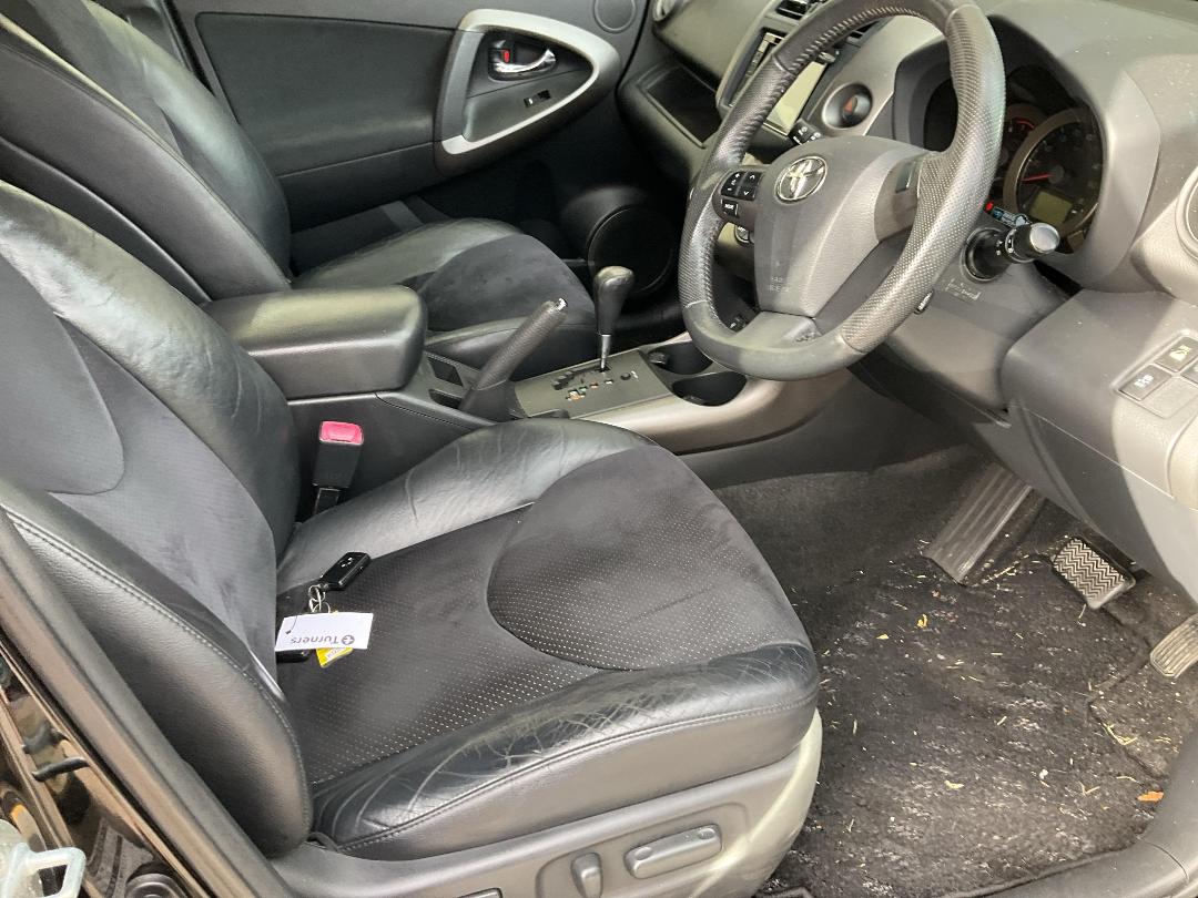 Photo '8' of Toyota Vanguard