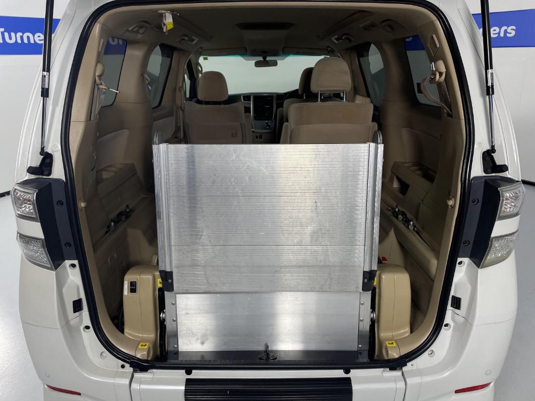 Photo '14' of Toyota Vellfire