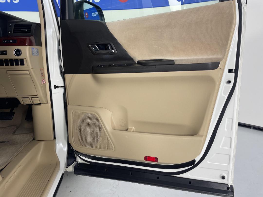 Photo '15' of Toyota Vellfire