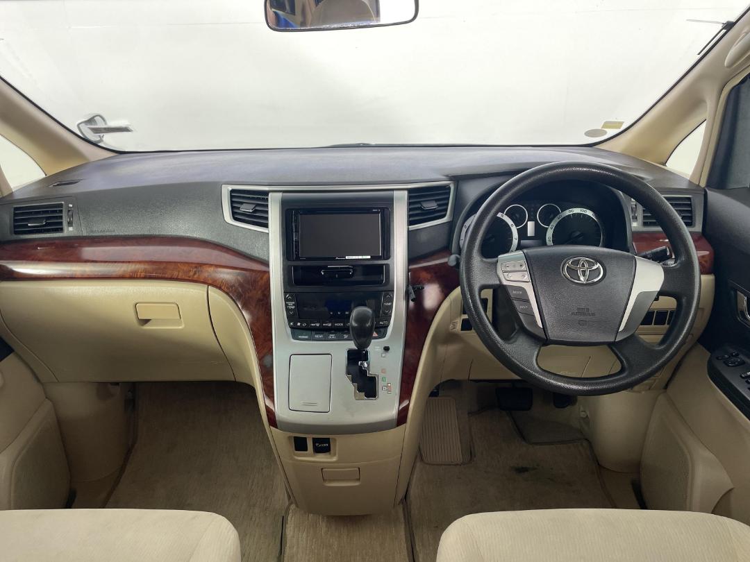 Photo '17' of Toyota Vellfire