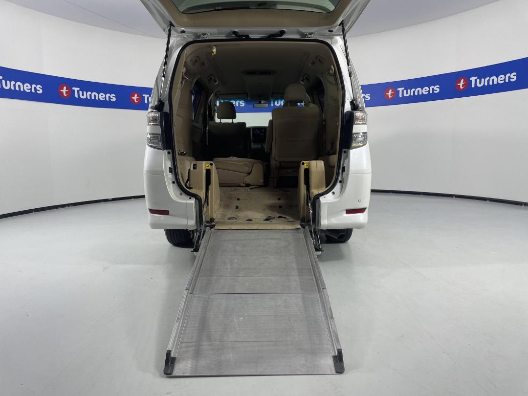 Photo '22' of Toyota Vellfire