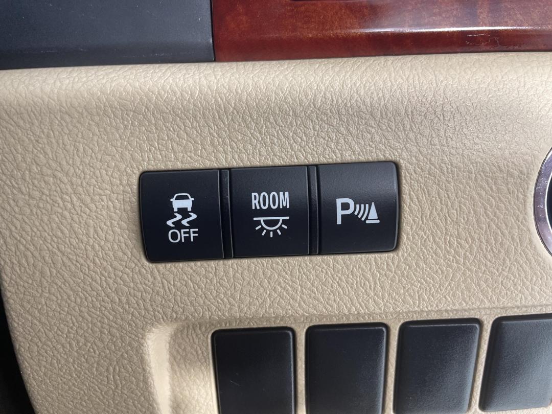 Photo '23' of Toyota Vellfire