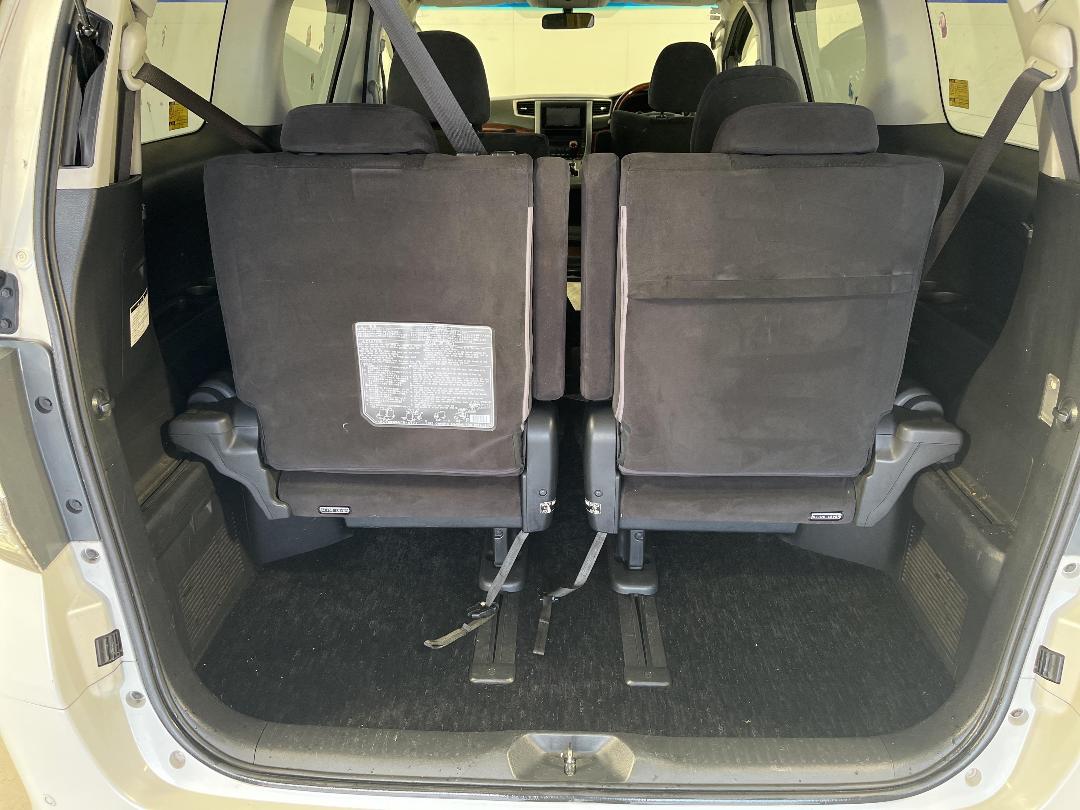 Photo '14' of Toyota Vellfire