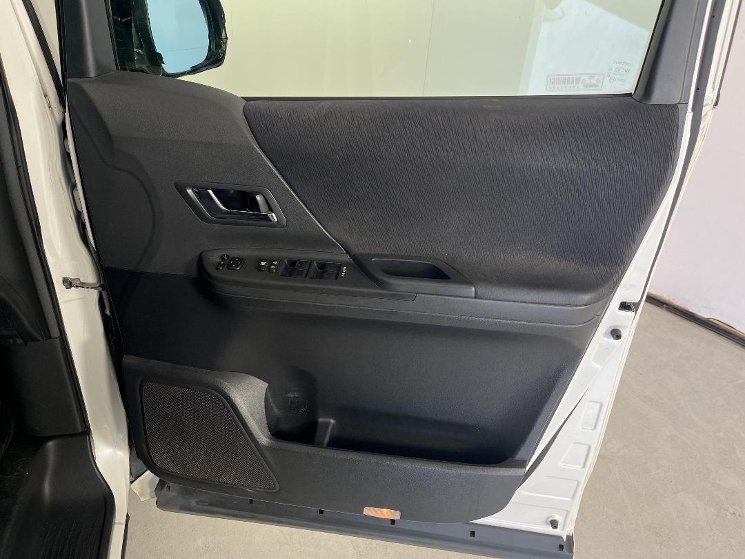 Photo '15' of Toyota Vellfire