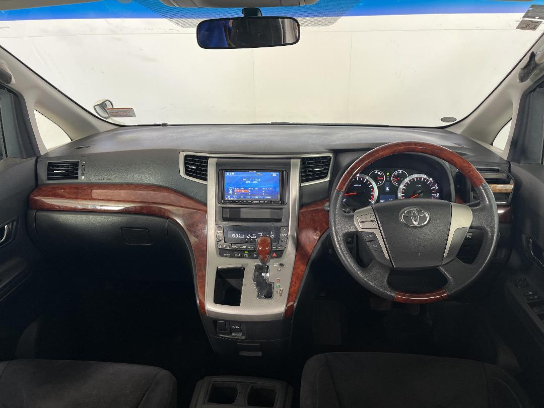 Photo '17' of Toyota Vellfire