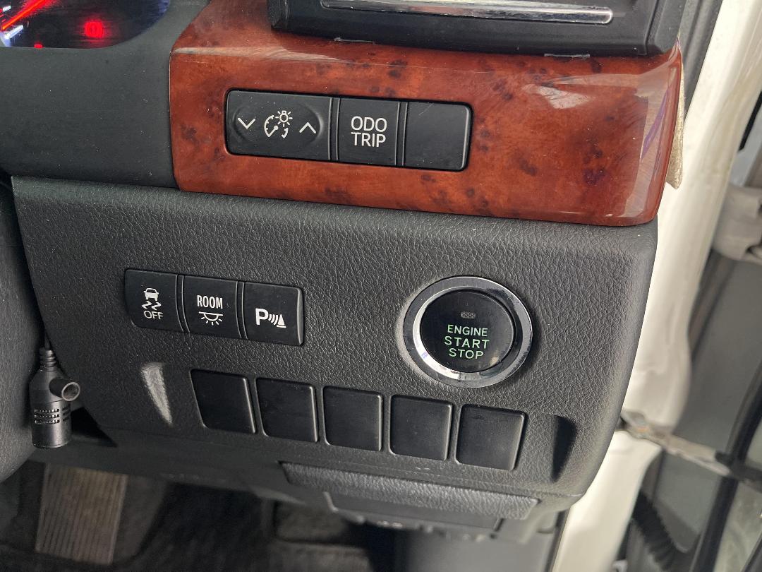 Photo '24' of Toyota Vellfire