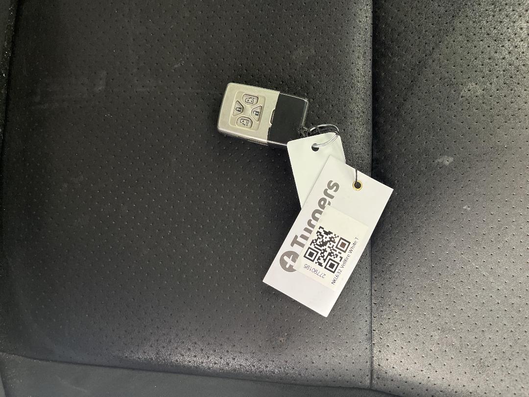 Photo '21' of Toyota Vellfire