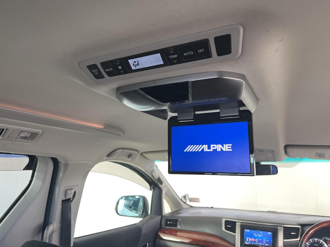 Photo '27' of Toyota Vellfire