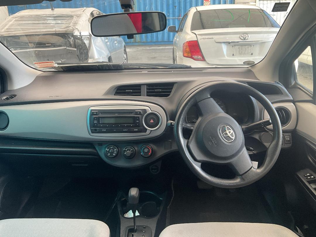 Photo '18' of Toyota Vitz