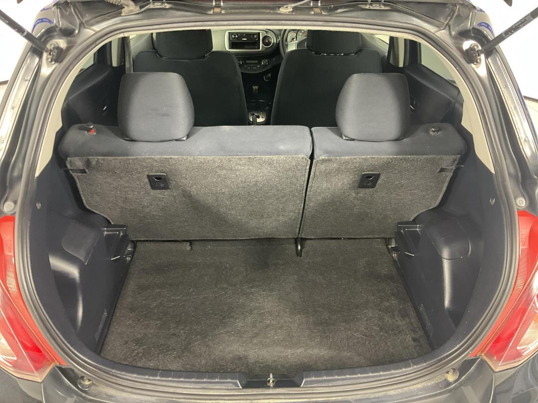 Photo '14' of Toyota Vitz