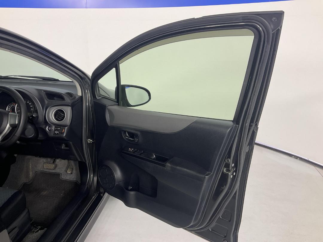 Photo '15' of Toyota Vitz