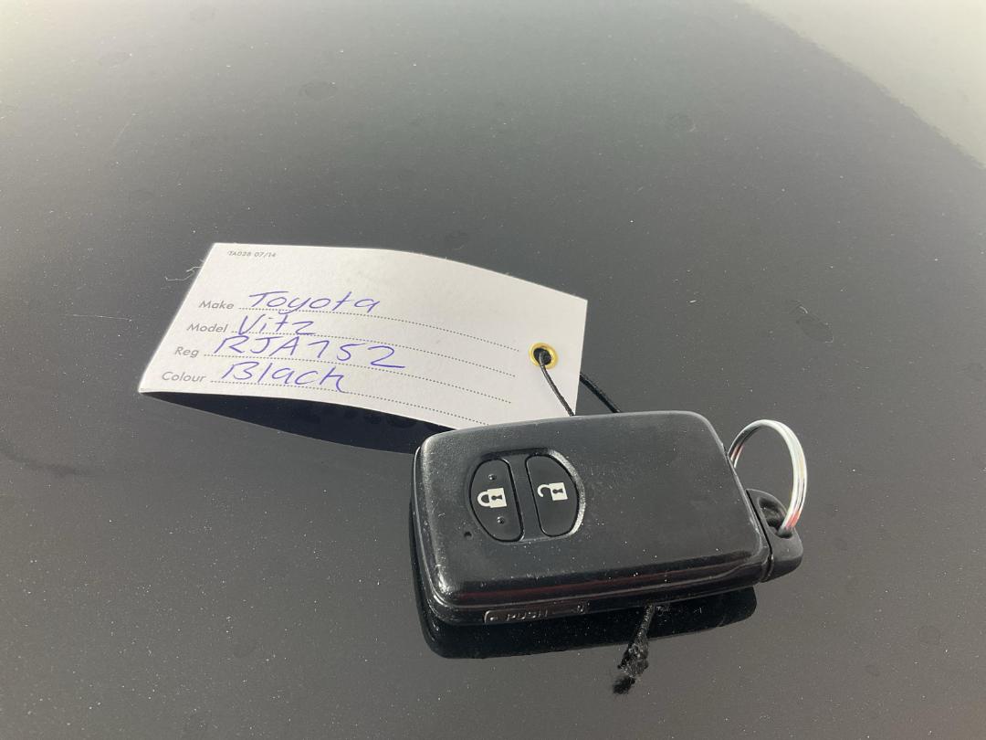 Photo '22' of Toyota Vitz