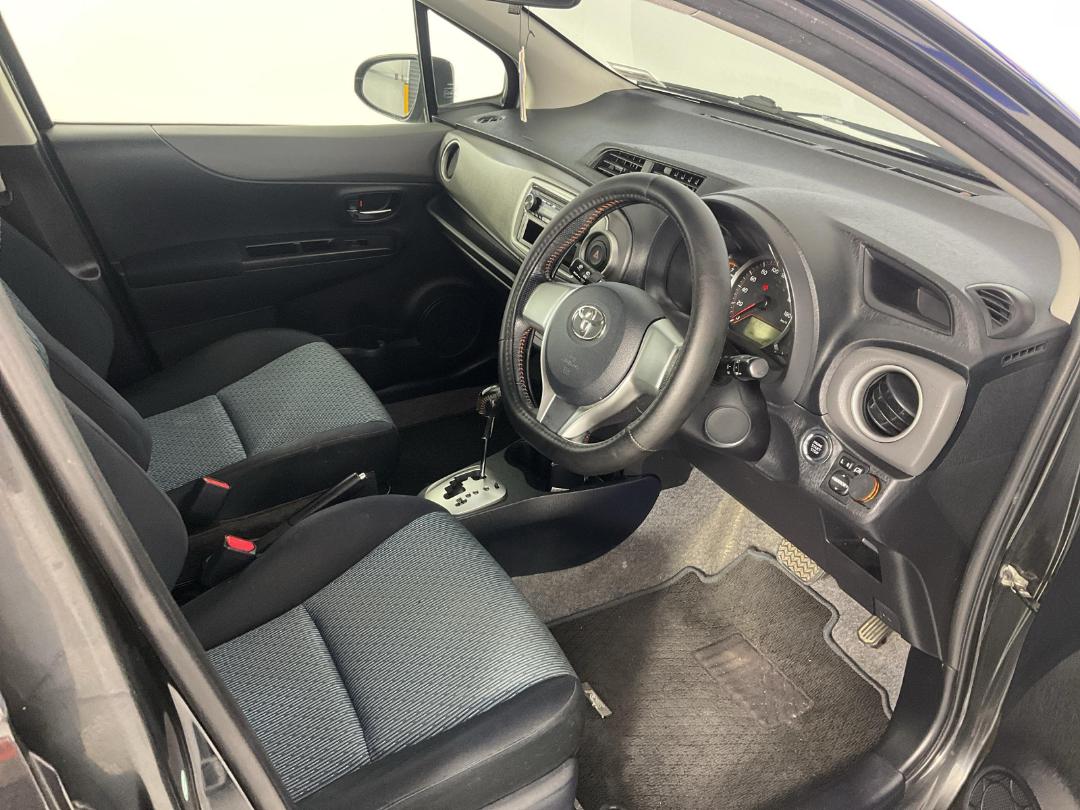 Photo '16' of Toyota Vitz