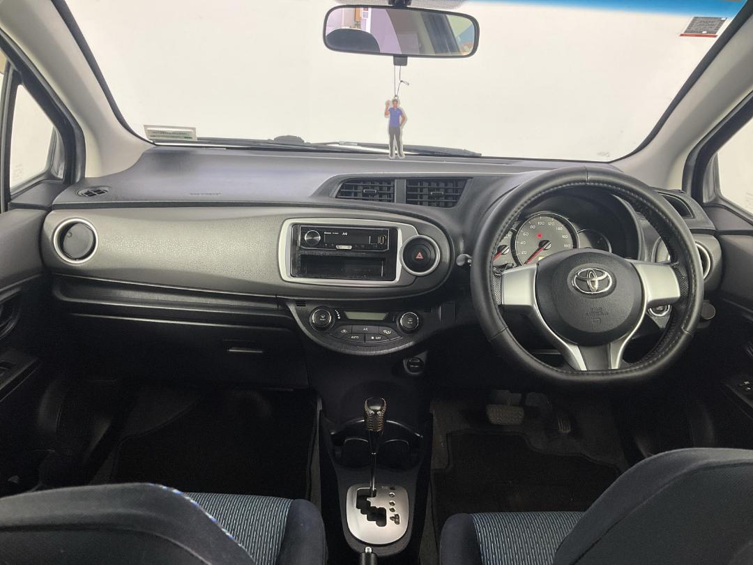 Photo '17' of Toyota Vitz