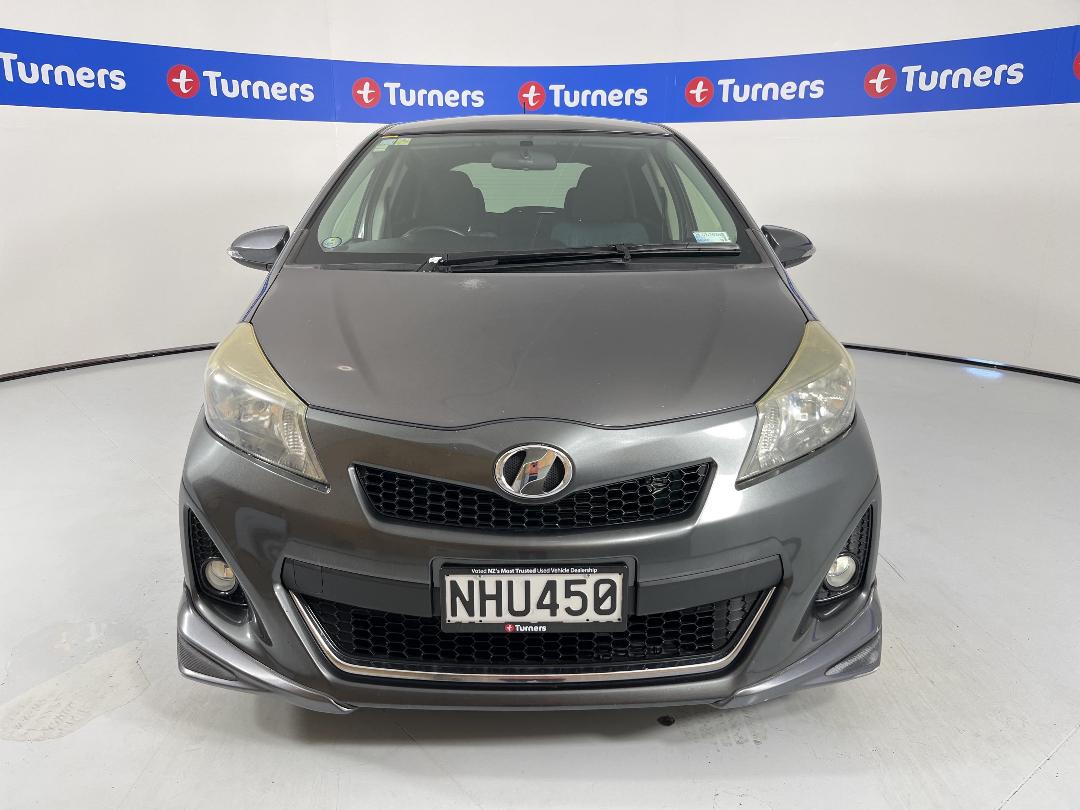 Photo '2' of Toyota Vitz Photo '2' of Toyota Vitz