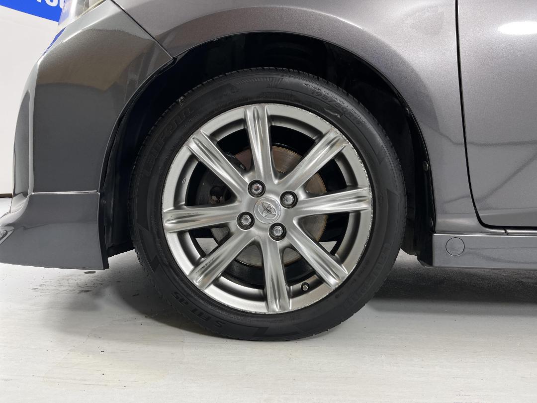 Photo '10' of Toyota Vitz Photo '10' of Toyota Vitz