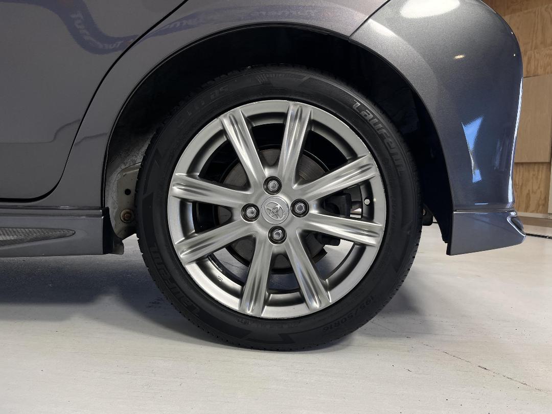 Photo '11' of Toyota Vitz Photo '11' of Toyota Vitz