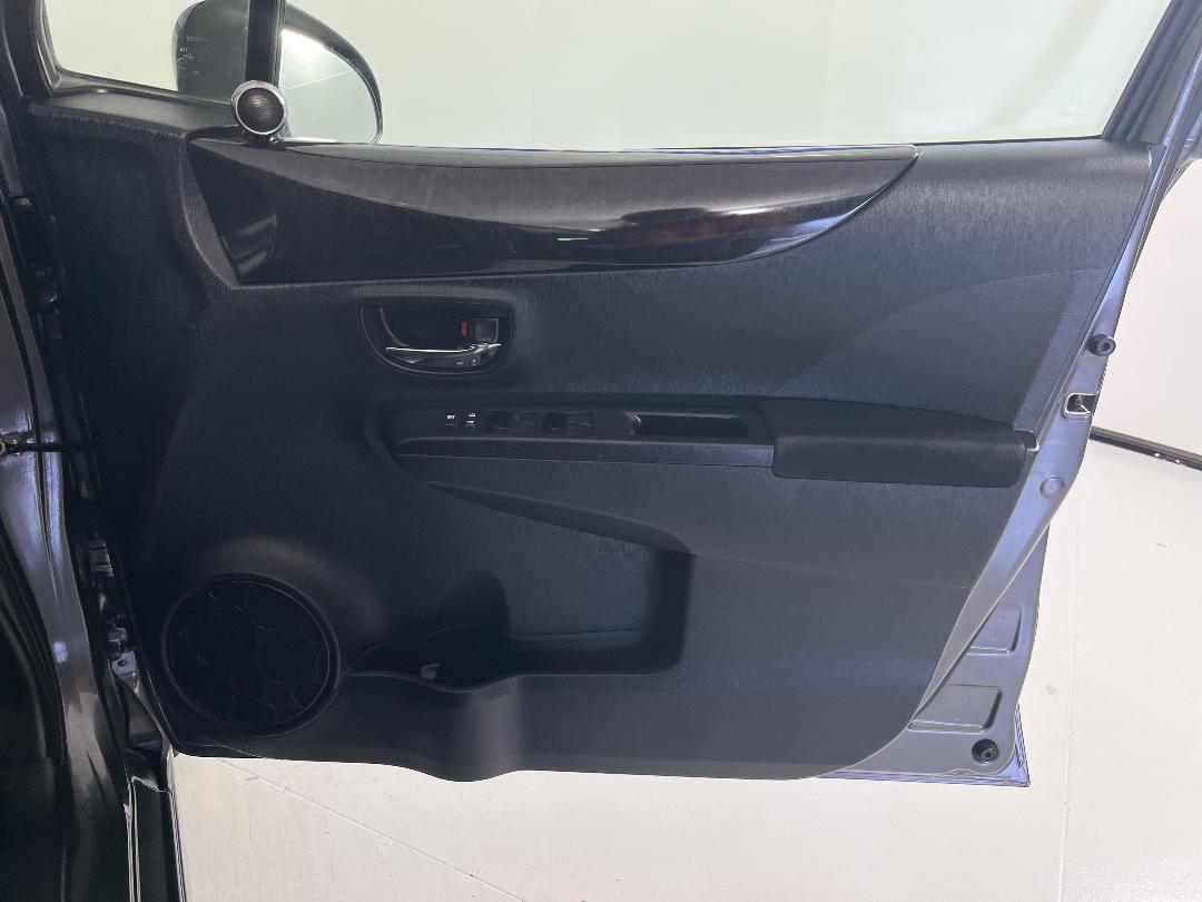 Photo '15' of Toyota Vitz Photo '15' of Toyota Vitz