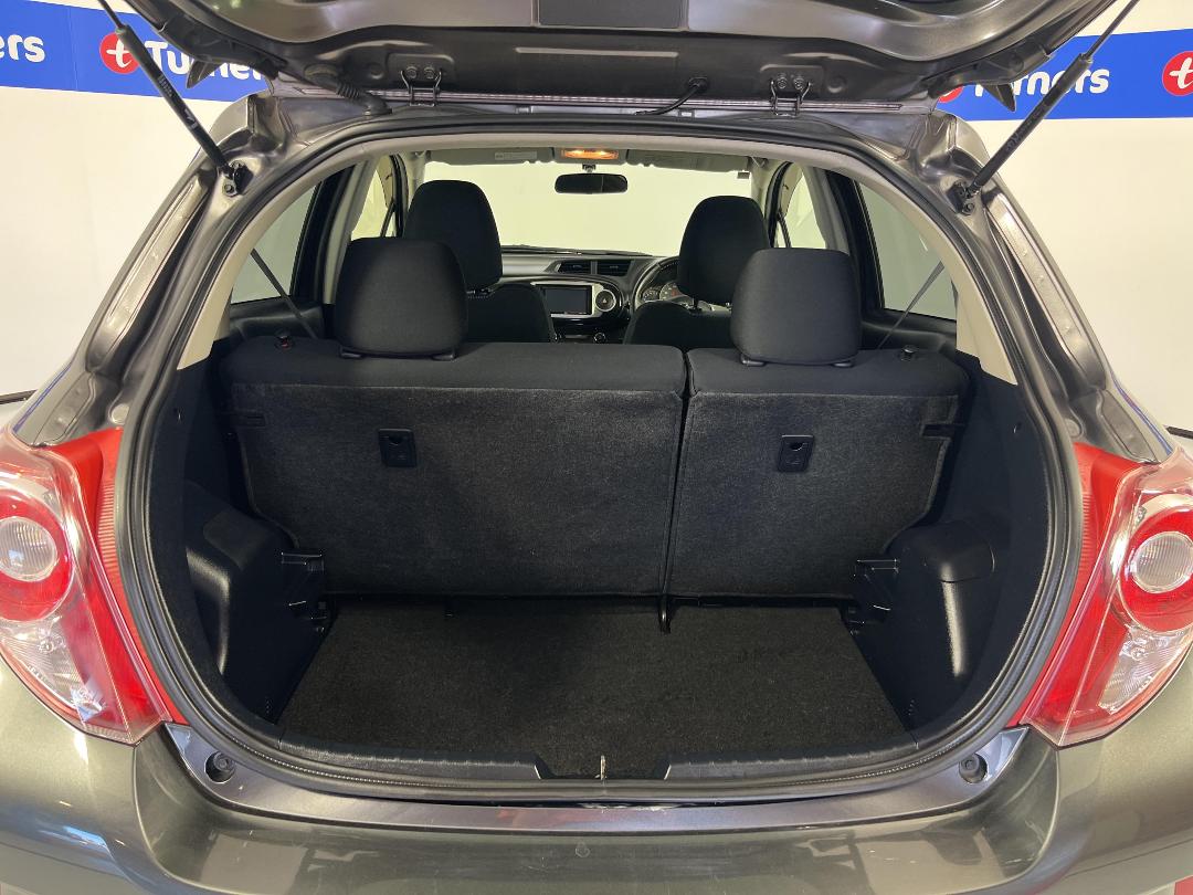 Photo '14' of Toyota Vitz Photo '14' of Toyota Vitz