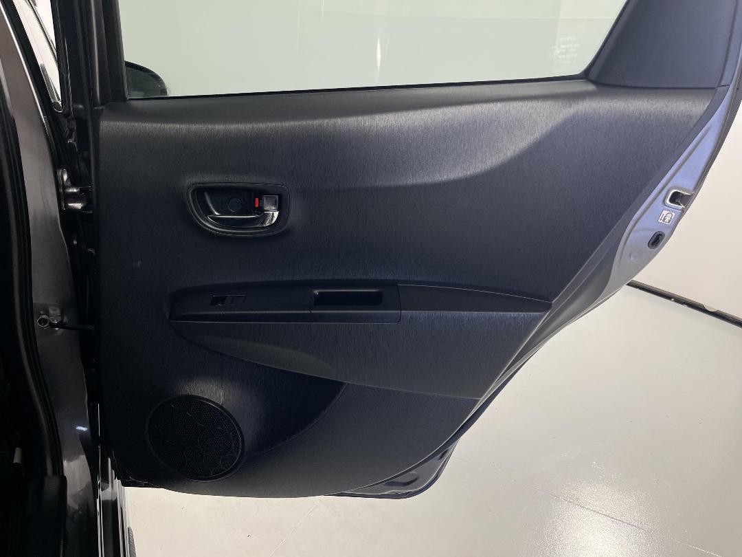 Photo '19' of Toyota Vitz Photo '19' of Toyota Vitz