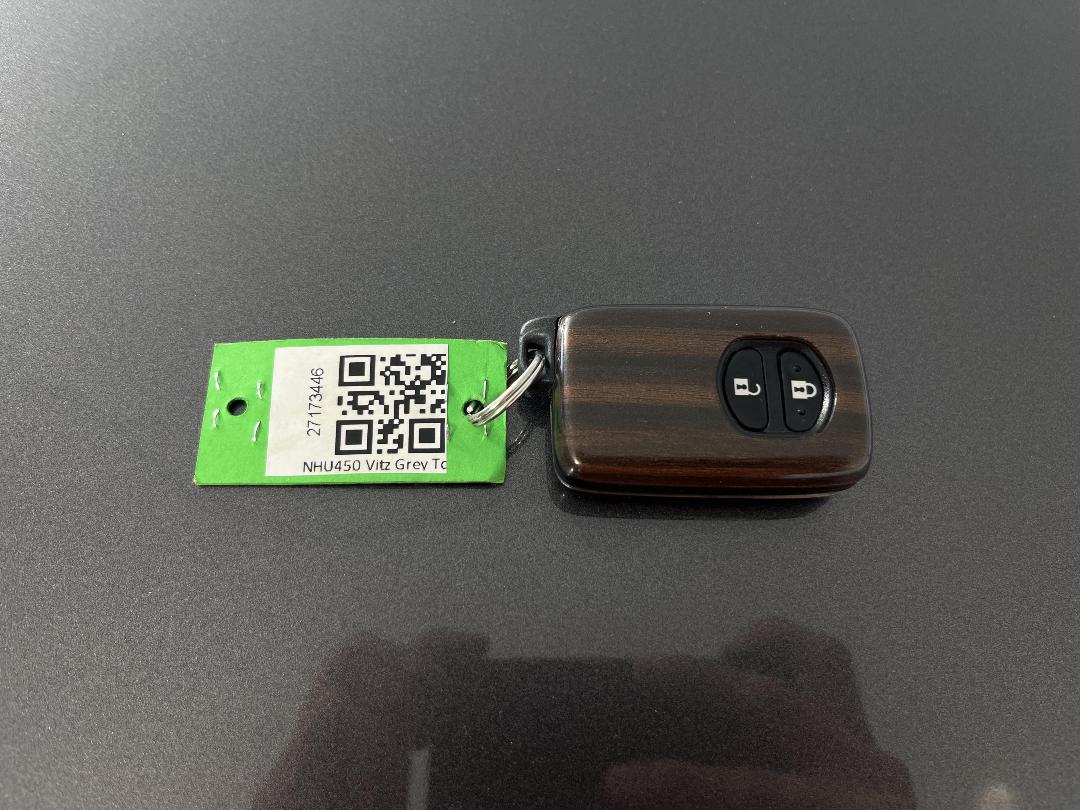 Photo '22' of Toyota Vitz Photo '22' of Toyota Vitz