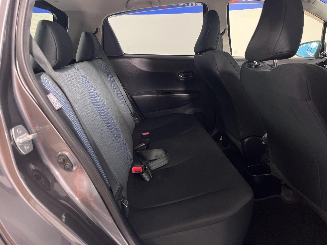 Photo '20' of Toyota Vitz Photo '20' of Toyota Vitz