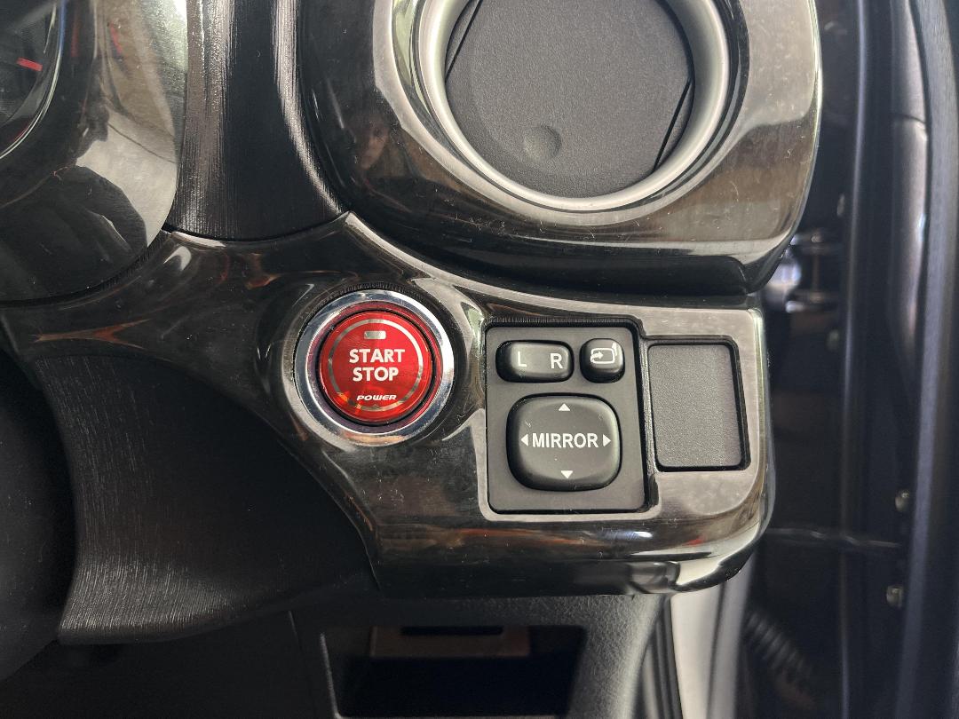 Photo '25' of Toyota Vitz Photo '25' of Toyota Vitz