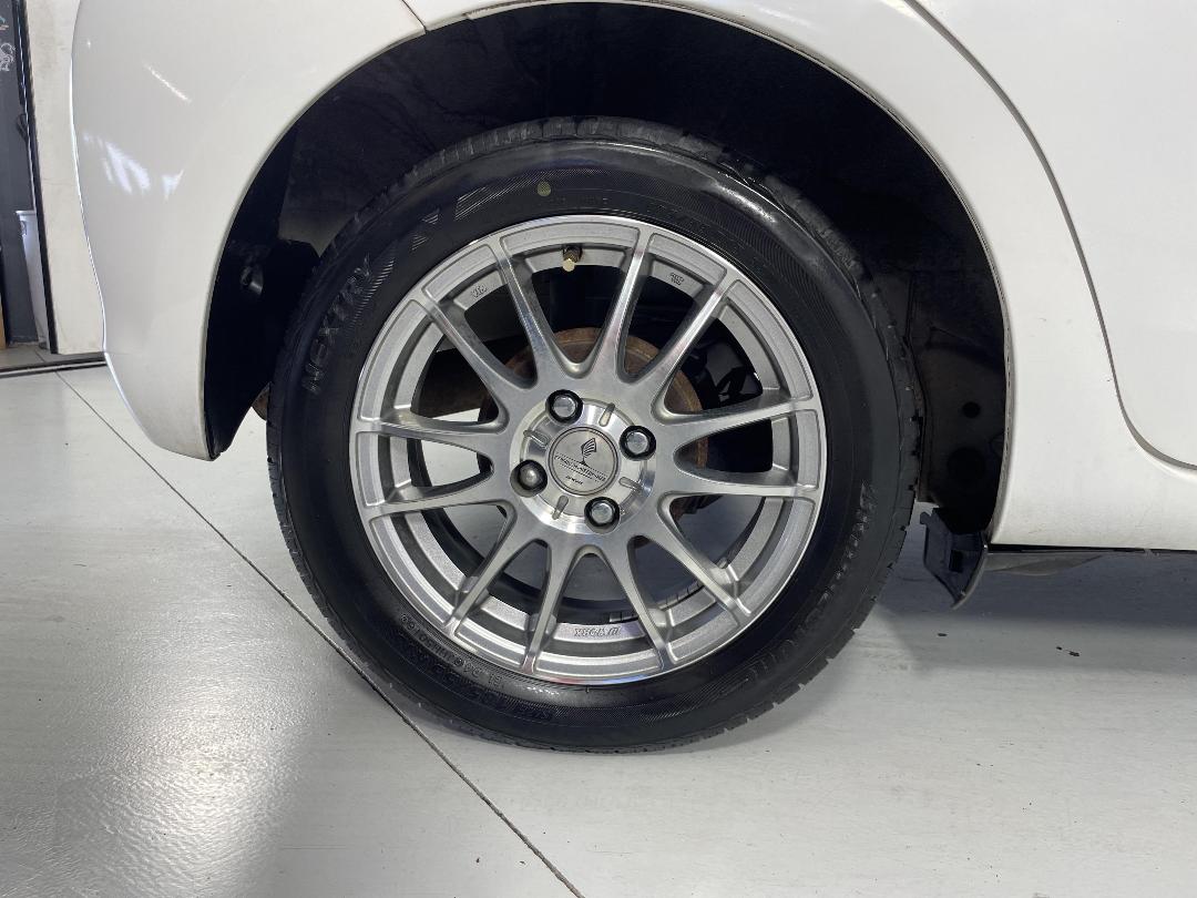 Photo '12' of Toyota Vitz Photo '12' of Toyota Vitz